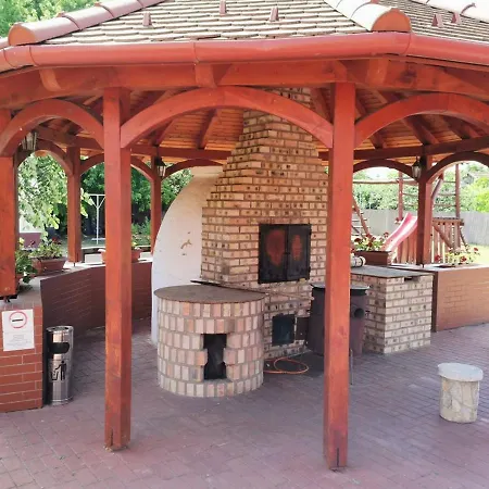 Bed & Breakfast Kamilla Panzio Es Rendezvenyhaz