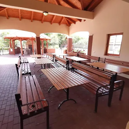 Kamilla Panzio Es Rendezvenyhaz 3* Balmazújváros