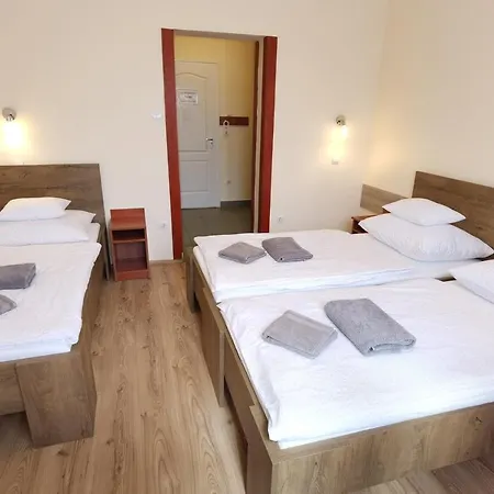 Kamilla Panzio Es Rendezvenyhaz Bed & Breakfast 3*