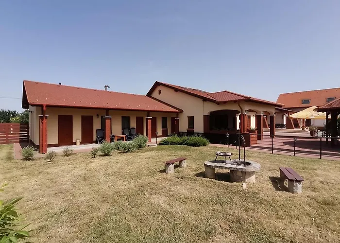 Kamilla Panzio Es Rendezvenyhaz B&B Balmazújváros